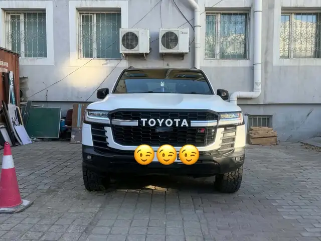 Toyota Land Cruiser 300
