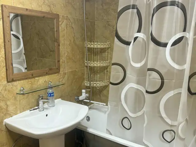 Хотын төвд замын цагдаагийн хажууд тавилгатай 3 өрөө байр 68мкв, Улаанбаатар — Сүхбаатар — 1-р хороо