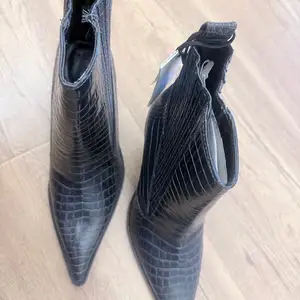 Zara size 36, Улаанбаатар — Хан-Уул — Зайсан