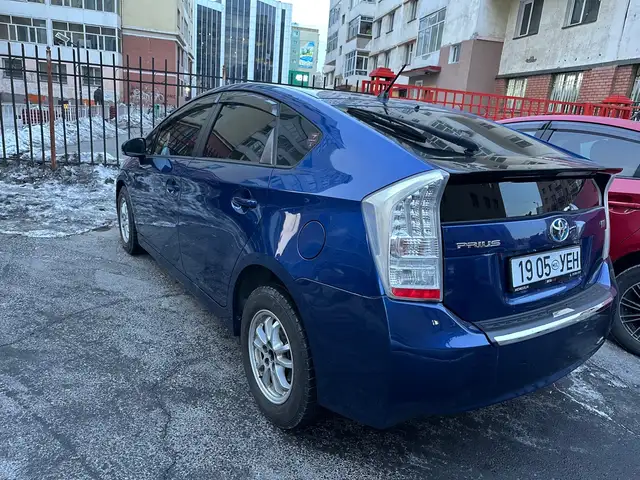 Toyota Prius 30