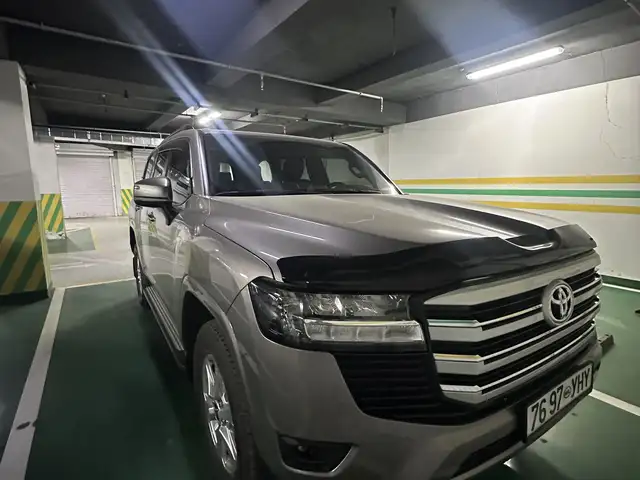 Toyota Land Cruiser 300