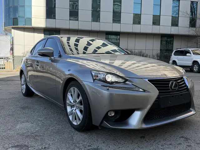 Lexus IS