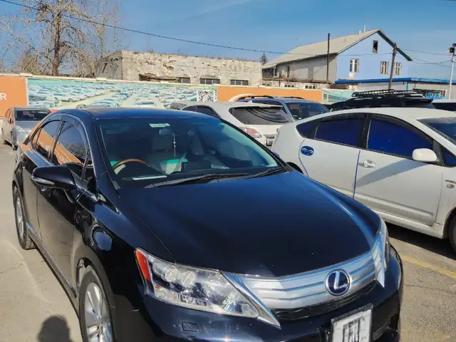 Lexus HS