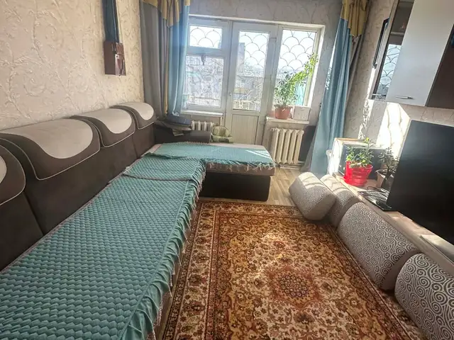 Жуков хөшөөний баруун талд 4-р байр 2 өрөө байр 45мкв, Улаанбаатар — Баянзүрх — 15-р хороолол