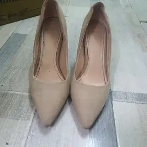 Beige өнгөтэй өсгийт, Улаанбаатар — Чингэлтэй — Тэнгис кино театр