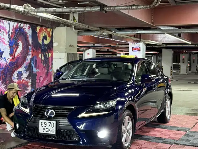 Lexus IS