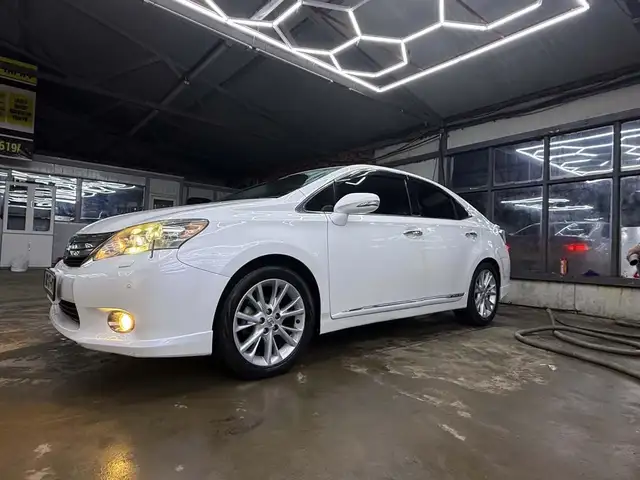Lexus HS