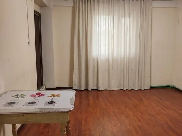 Баянзүрх дүүрэгт сандэй худалдааны төвийн эсрэг талд 1 өрөө байр 28мкв, Улаанбаатар — Баянзүрх — 26-р хороо