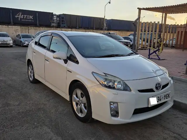 Toyota Prius 30