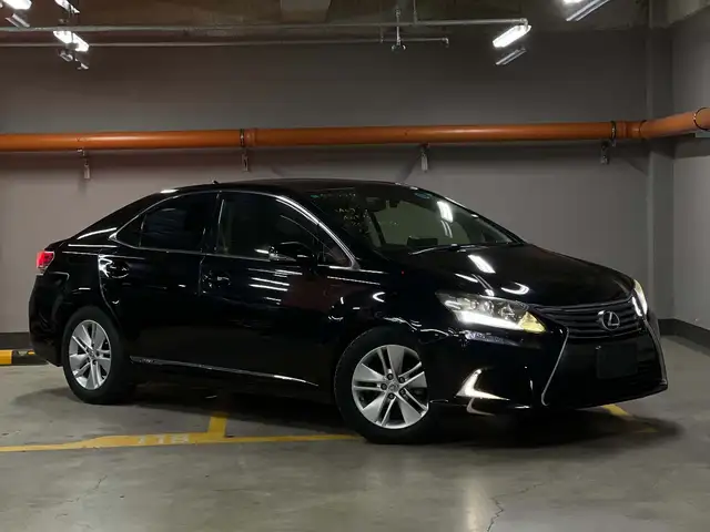 Lexus HS