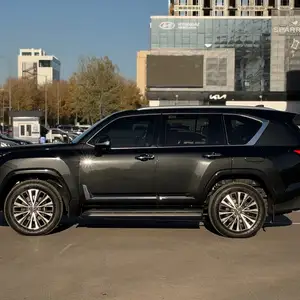 Lexus LX 600
