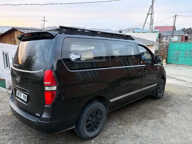 Hyundai Starex