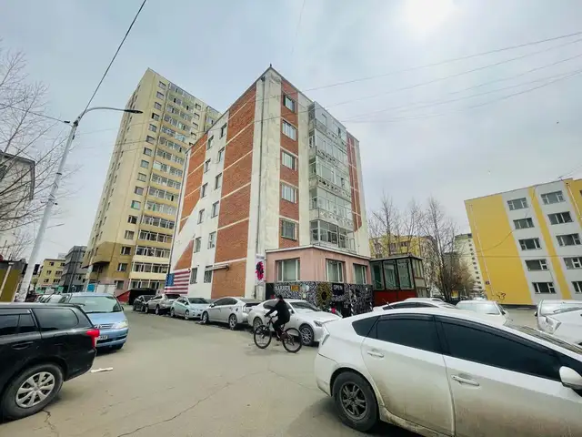 Их дэлгүүрийн чанх хойно 6а байранд иж бүрэн тавилгатай 2 өрөө 45мкв, Улаанбаатар — Чингэлтэй — 1-р хороо