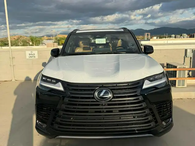 Lexus LX 700
