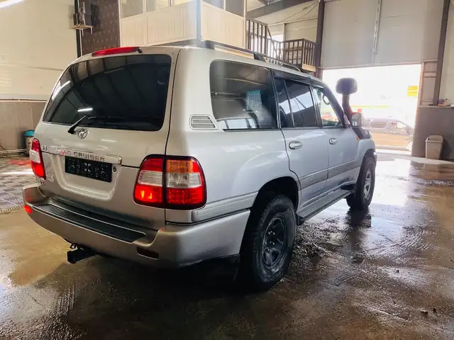 Toyota Land Cruiser 100