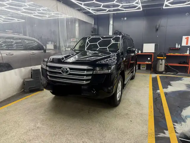 Toyota Land Cruiser 300