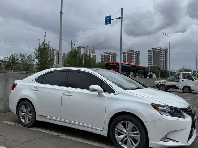 Lexus HS