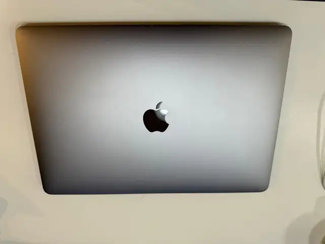 Apple 13", Intel Core i5, 16 GB RAM, 512 GB, Улаанбаатар — Сүхбаатар — 5-р хороолол