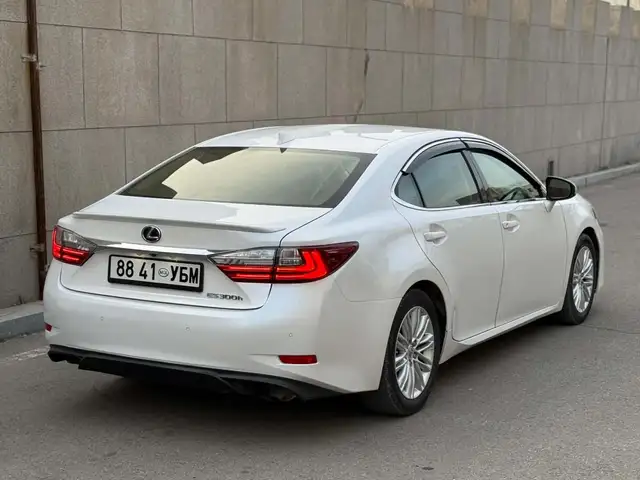 Lexus ES