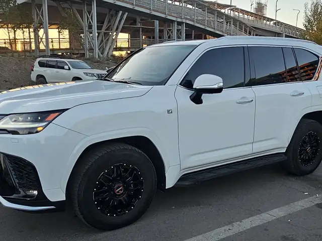 Lexus LX 600