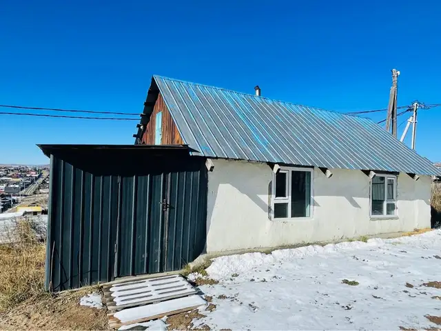 Эрдэнэт хот булаг багт төвд ойр хашаа байшин, Орхон