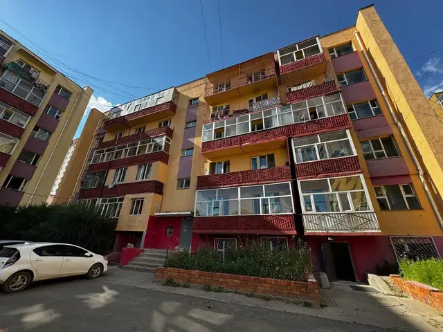 100 айл, суис 2-р байрны чанх урд в1 талбай, Улаанбаатар — Сүхбаатар — 100 айл