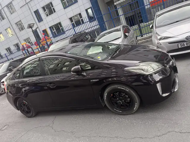 Toyota Prius 30