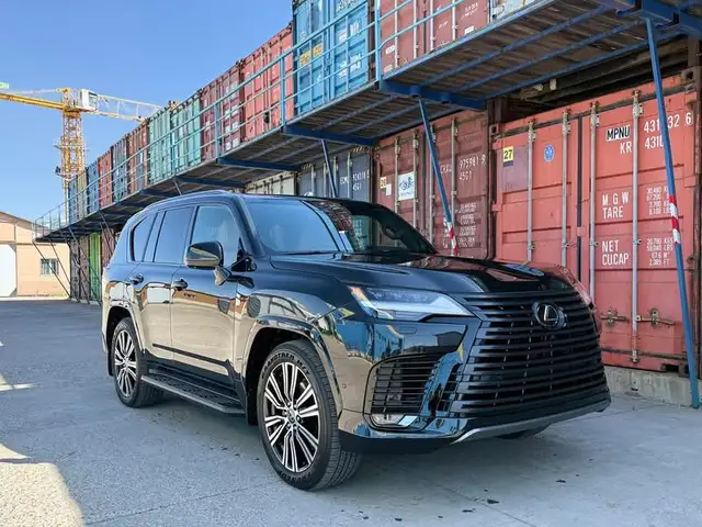 Lexus LX 700