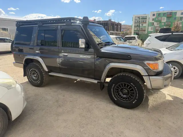 Toyota Land Cruiser 77