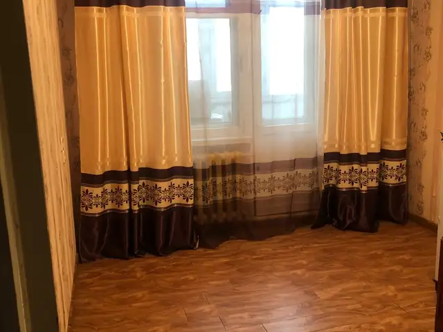 10-р хороололд балконтой хажуу өрөө, Улаанбаатар — Баянгол — 10-р хороолол