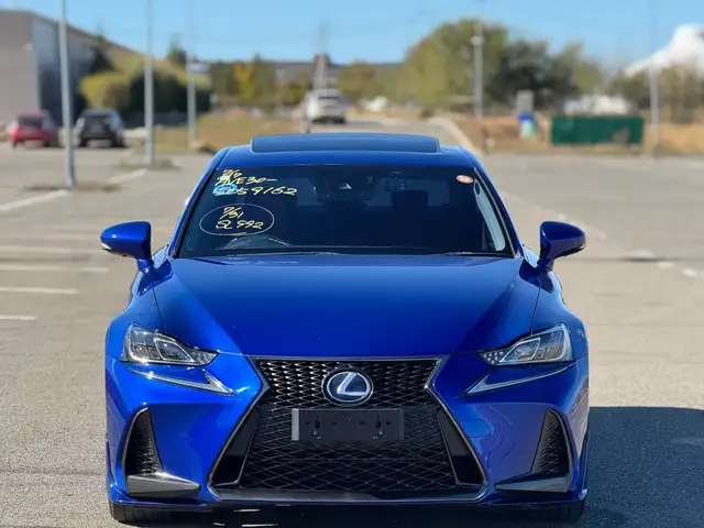 Lexus IS