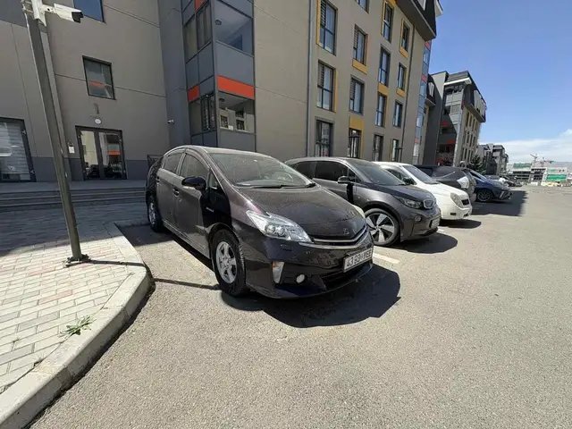 Toyota Prius 30