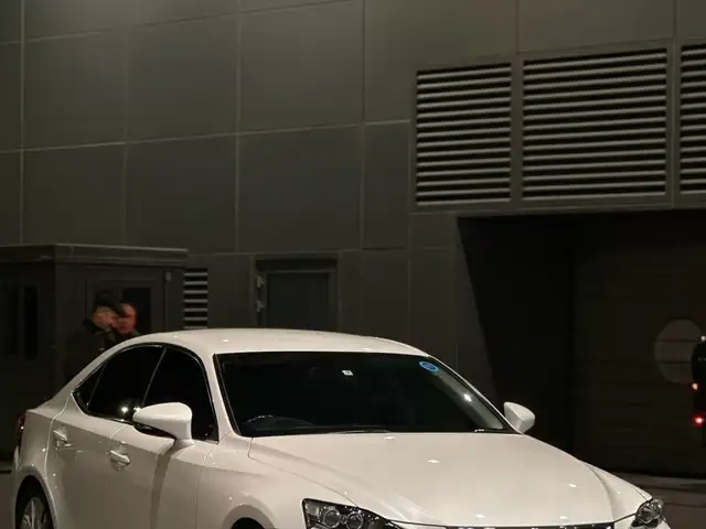 Lexus IS