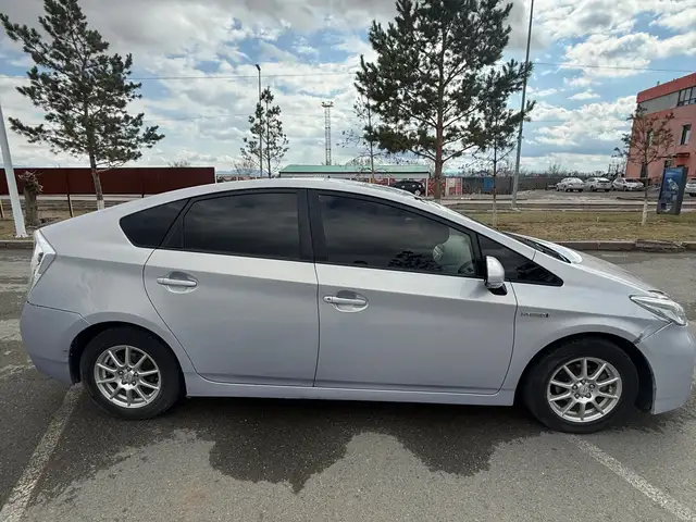 Toyota Prius 30