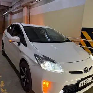 Toyota Prius 30
