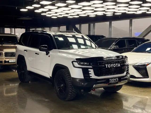 Toyota Land Cruiser 300
