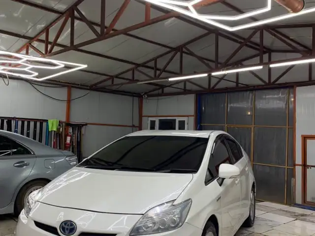 Toyota Prius 30