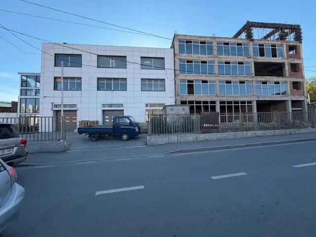 Бгд гэсэр сүмийн баруун талаар хорооллын уулзвар өгсөх замд 540мкв 3н давхар обьект, Улаанбаатар — Баянгол — Гандан