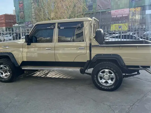 Toyota Land Cruiser 70