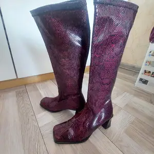 Emegtei gutal, Улаанбаатар — Баянзүрх — 15-р хороолол