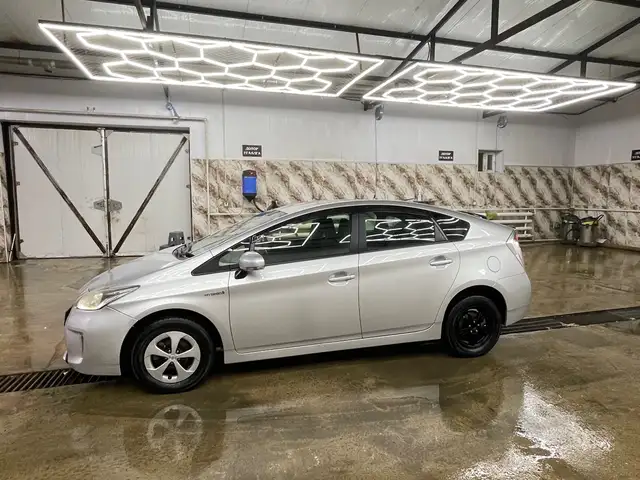 Toyota Prius 30