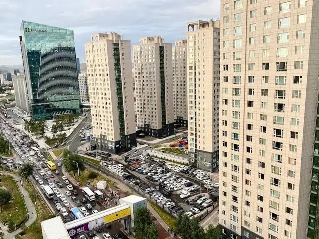 Наадам центрийн урд цэнгэлдэх хотхонд 2 өрөө бүрэн тавилгатай орон сууц 55мкв, Улаанбаатар — Хан-Уул — 15-р хороо