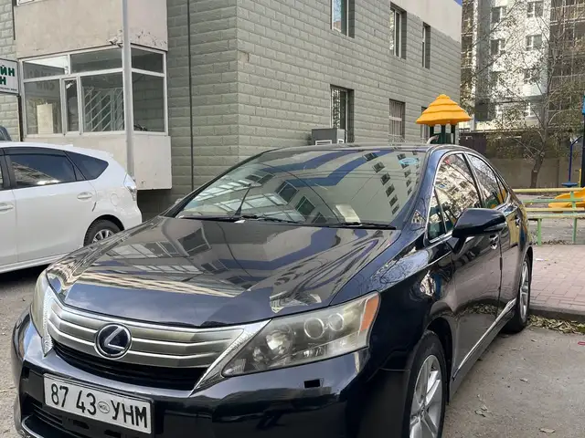 Lexus HS