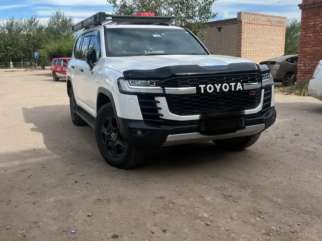 Toyota Land Cruiser 300