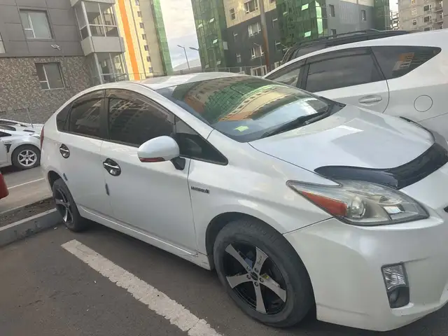 Toyota Prius 30