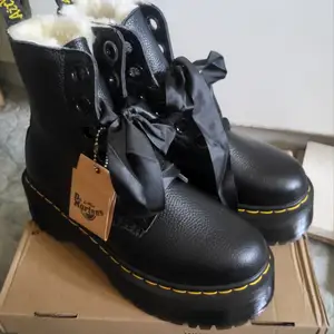 Doctor martens, Улаанбаатар — Сонгинохайрхан — 18-р хороо
