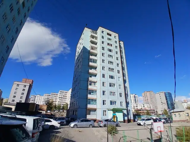 Модны 2 чингүнжавын хөшөөний урд гал тогоо тусдаа 2 өрөө 56мкв, Улаанбаатар — Баянгол — 4-р хороолол
