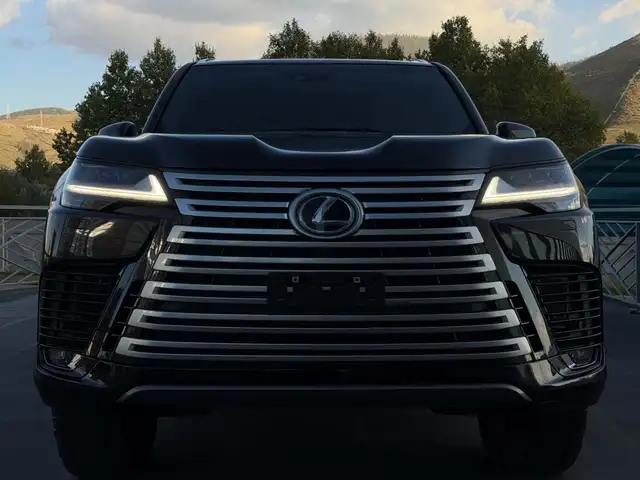 Lexus LX 600