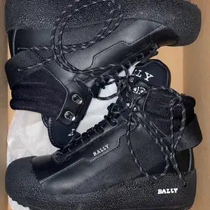 Bally gutal, Улаанбаатар — Сүхбаатар — 9-р хороо