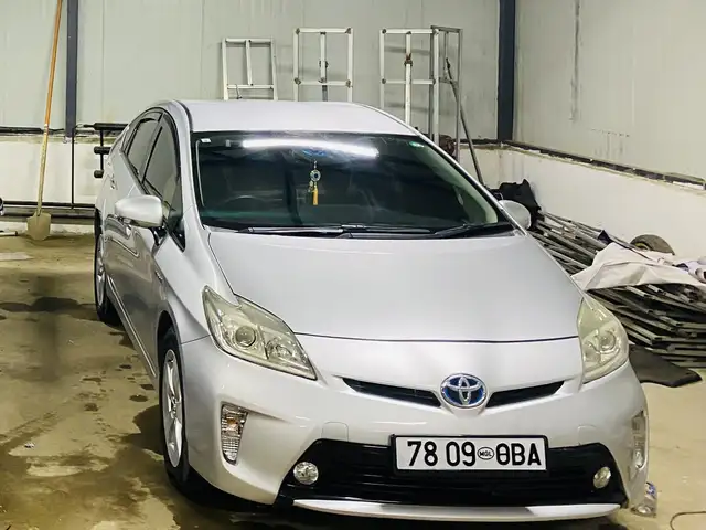 Toyota Prius 30